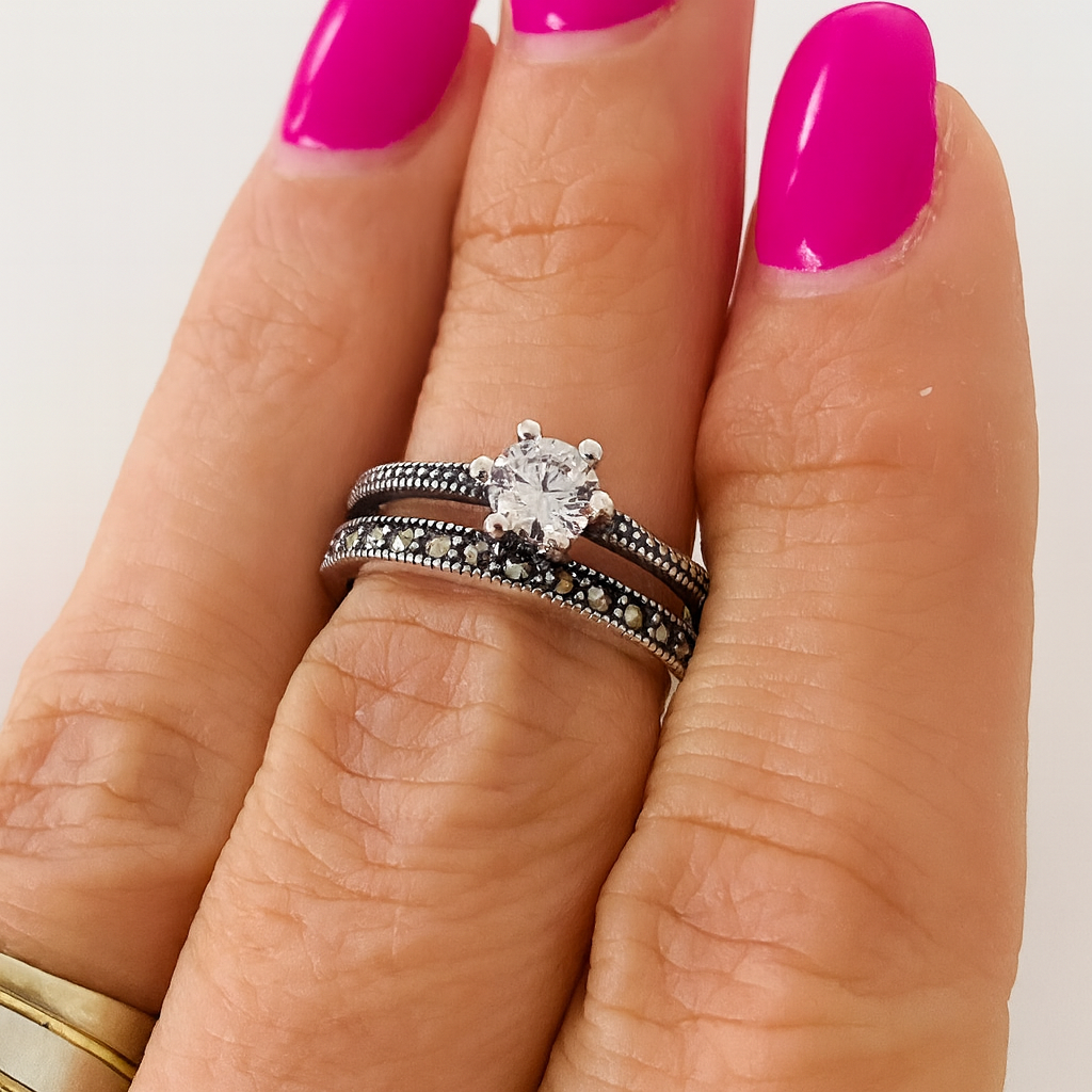 Inel din Argint 925 cu Marcasite și Piatra Centrală Strălucitoare, Vintage Elegant, 2.55 gr, Mărime 13