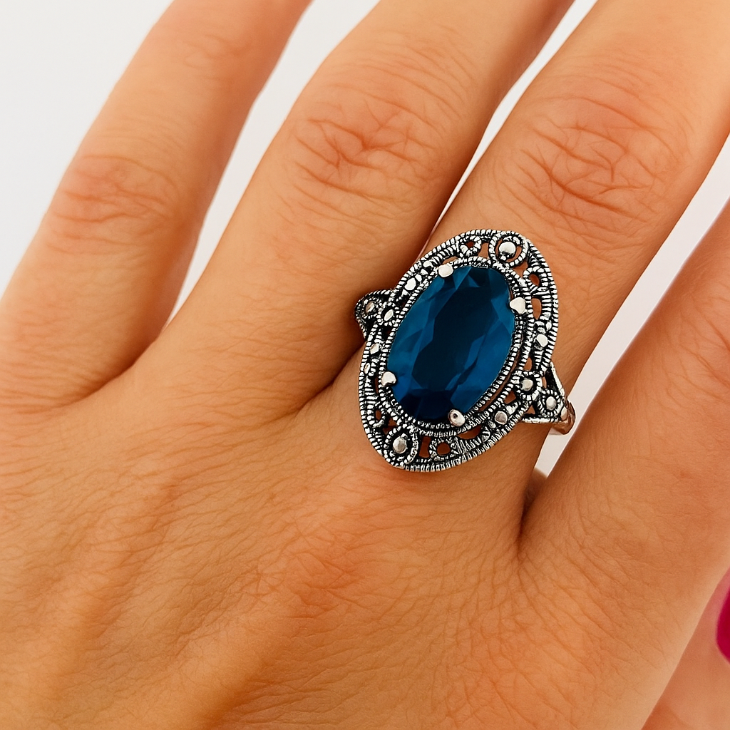 Inel Statement din Argint 925 cu Marcasite și Piatra Centrală Albastru Safir mărimea 22