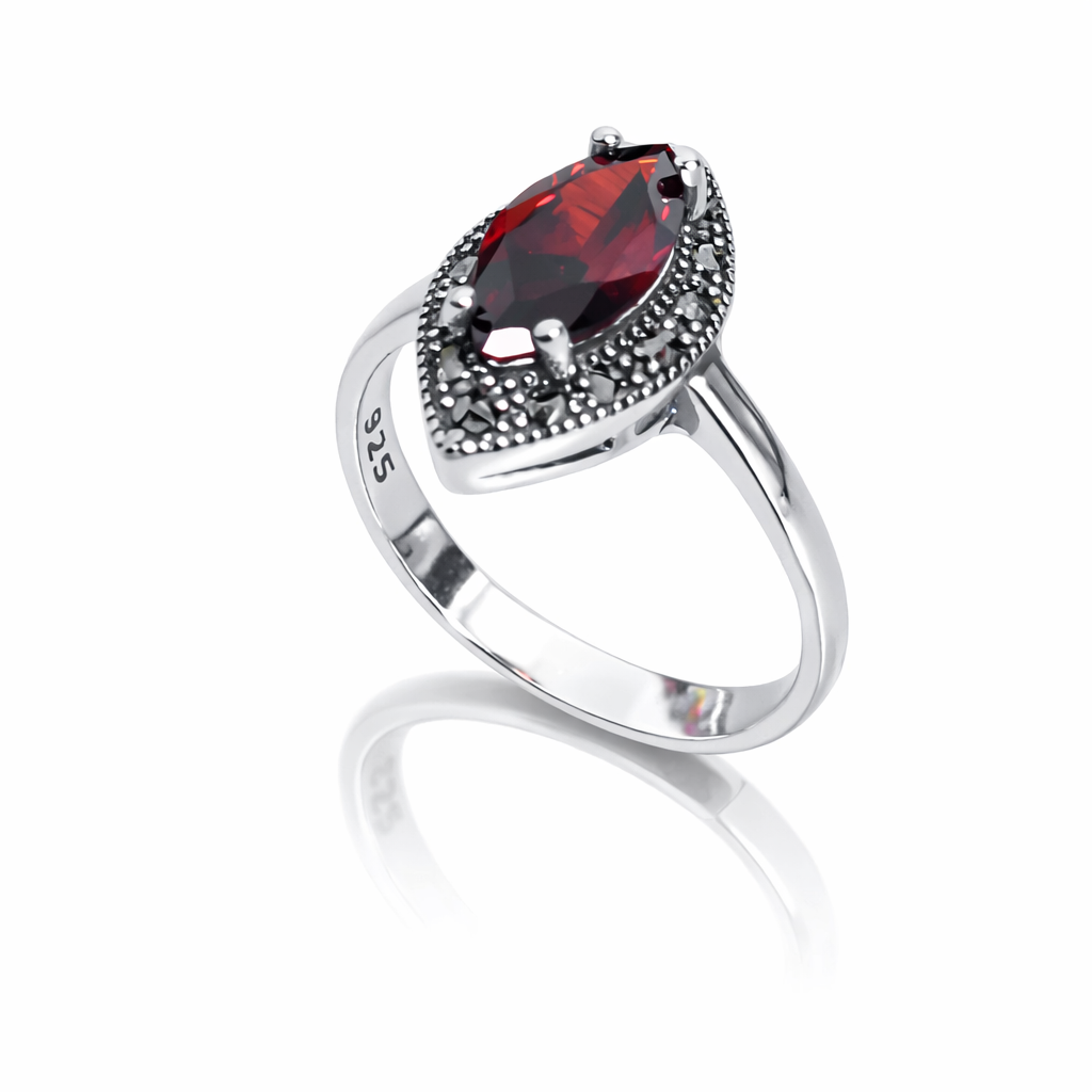 Inel Argint 925 „Imperial Garnet Noir” cu Marcazite – Design Elegant, Piatră Centrală 12x6 mm. ID504
