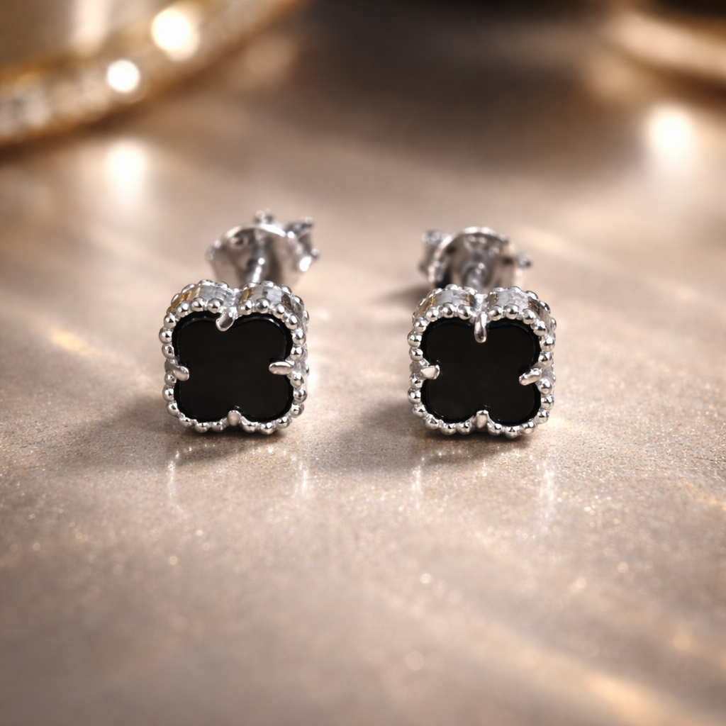 Cercei Argint 925 Rodiat Trifoi cu Sidef Negru 8 mm Eleganti Inchidere Surub Cadou Cutie Bijuterii Romania. CD376
