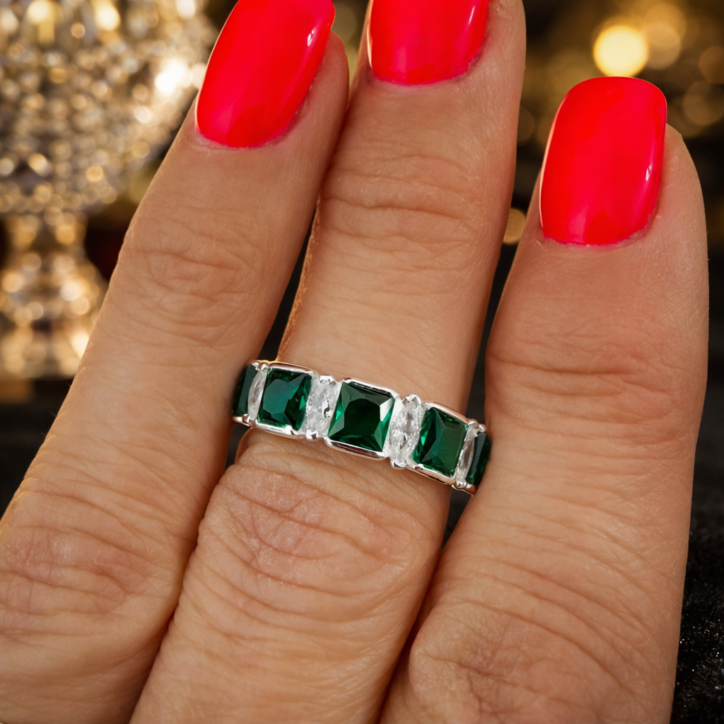 Inel Argint 925 cu Zirconii Verzi Smarald – Design Elegant Tip Eternity, Lățime 5 mm, Model Lux InfinityBijoux România. ID478