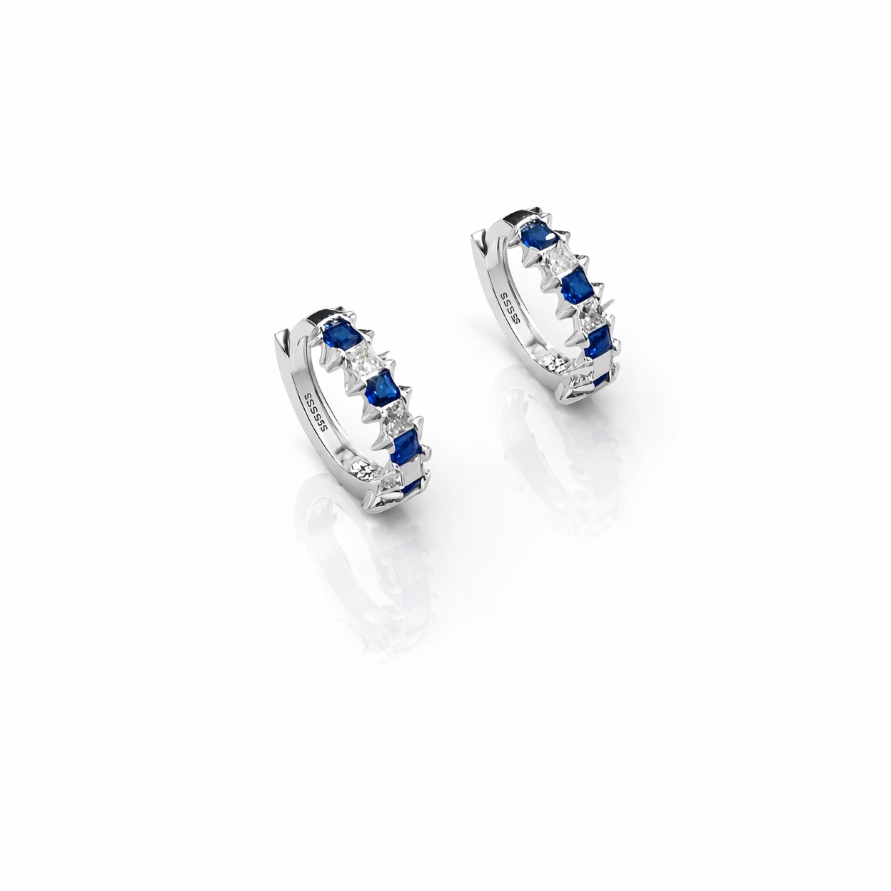 Cercei Argint 925 cu Zirconii Albastre și Albe, 14 mm – Eleganță Modernă, Finisaj Premium. CD524
