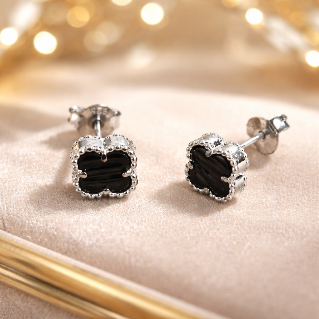 Cercei Argint 925 Rodiat Trifoi cu Sidef Negru 8 mm Eleganti Inchidere Surub Cadou Cutie Bijuterii Romania. CD376