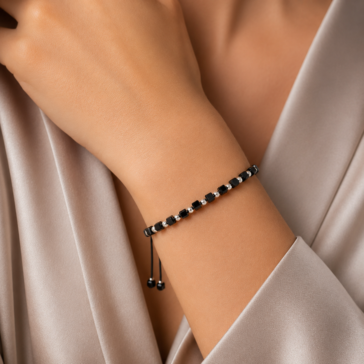 Brățară Unisex Handmade din Argint 925 cu 21 Biluțe și Șnur Reglabil – Eleganță Minimalistă și Energie Pozitivă. BS1