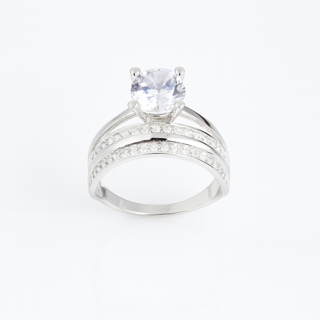 Inel „Eterna Promisiune” din argint 925 cu piatră strălucitoare, finisaj lucios, fundal alb, bijuterie elegantă verificată și marcată ANPC, cutie cadou inclusă