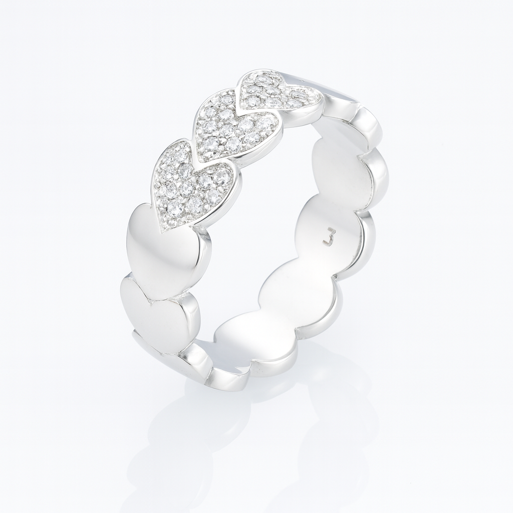 Inel din argint 925 cu inimi împletite și pietre strălucitoare, simbol al iubirii eterne, greutate 3,65 grame, livrat în cutie elegantă de bijuterii, verificat și marcat ANPC, din lateral