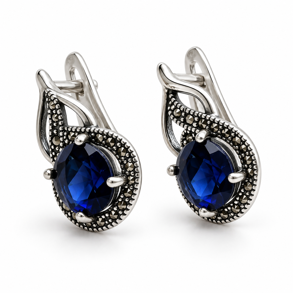 Cercei din argint 925 cu marcasite și piatră albastră ovală – Rapsodie Regală. CD654