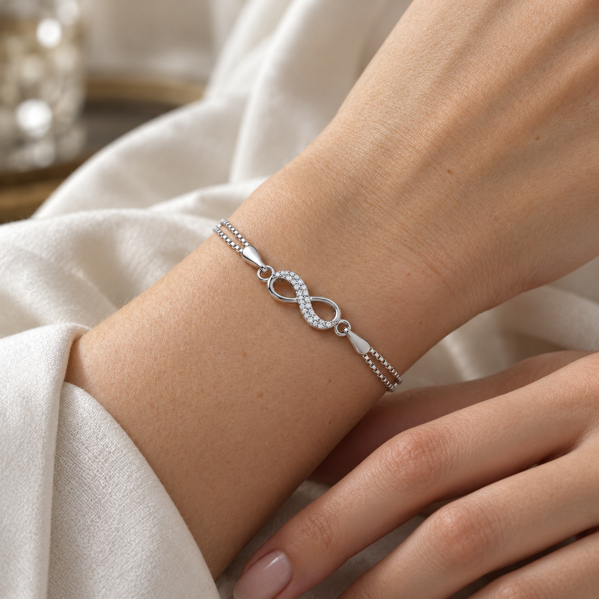 Brățară din argint 925 „Legământ Infinit” cu lanț dublu și pietre incolore, ajustabilă 18+3 cm. BD475