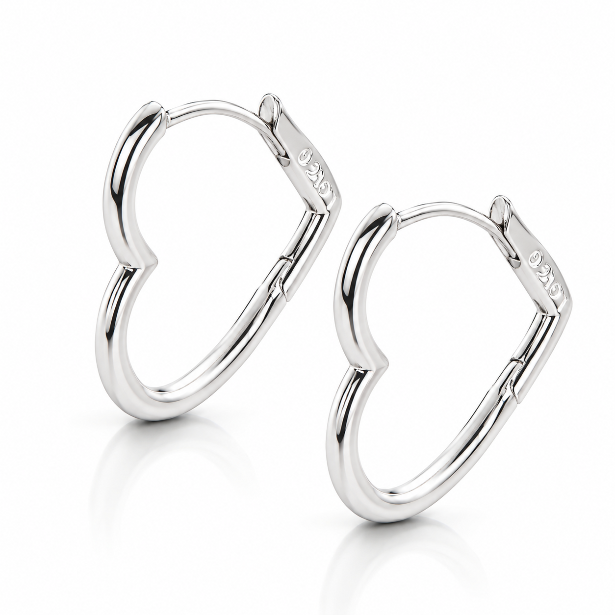 Cercei Inimă din Argint 925 pentru Femei – Eleganță Minimalistă și Simbol al Iubirii Pure. CD359