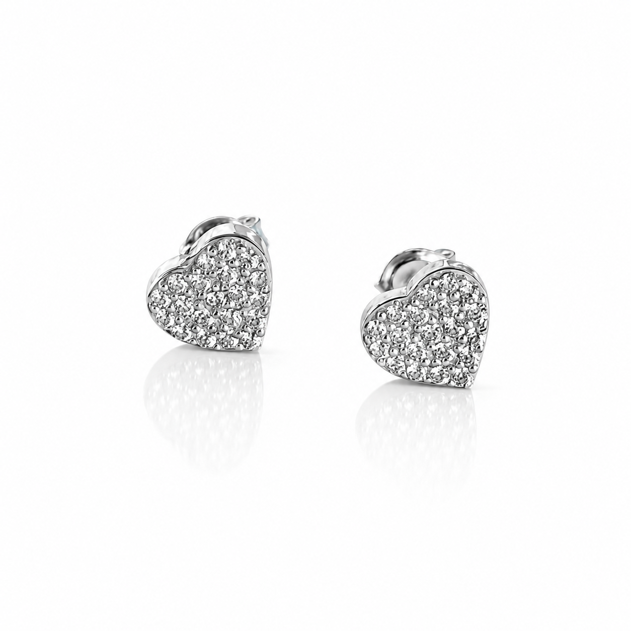 Cercei Inimă din Argint 925 cu Zirconii Strălucitoare, 8x8 mm – Eleganță Delicată pentru Femei | Cadou Ideal România. CD580