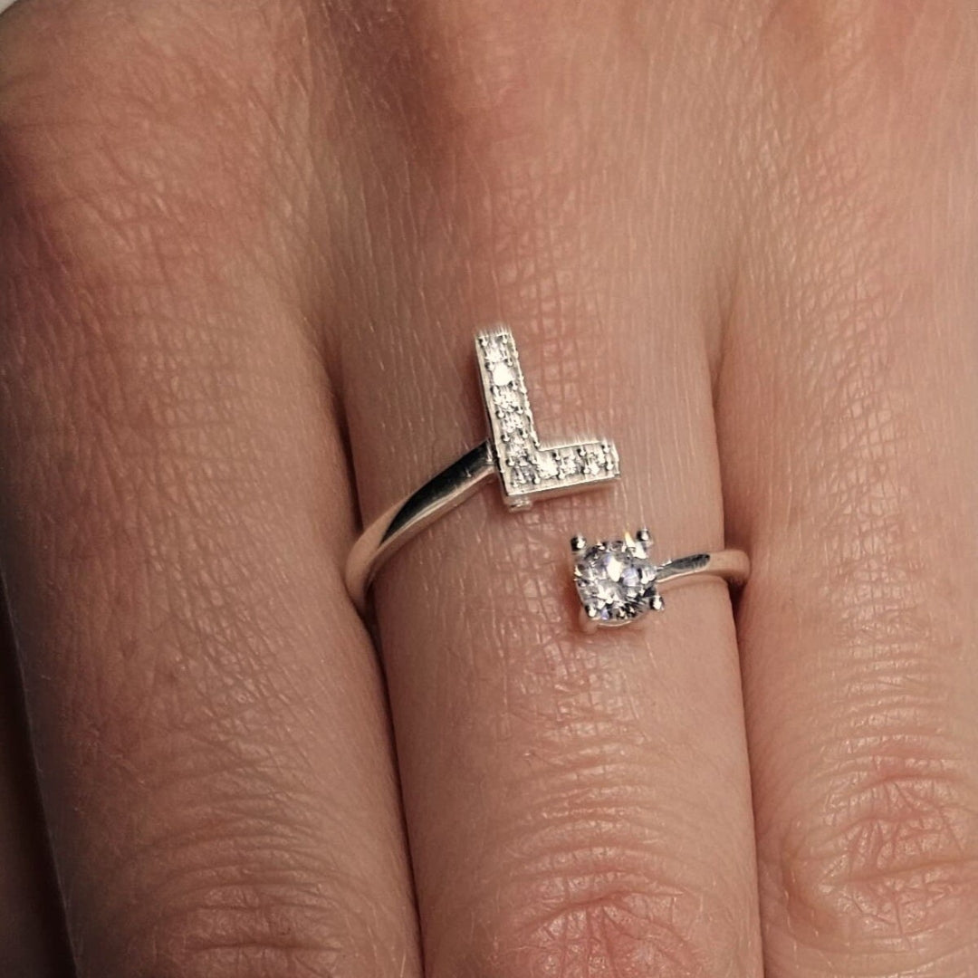 Inel reglabil cu initiala L din argint 925