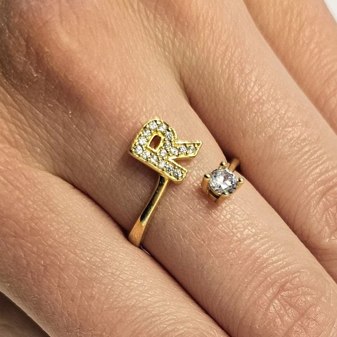 Inel reglabil cu initiala R din argint 925 suflat cu aur