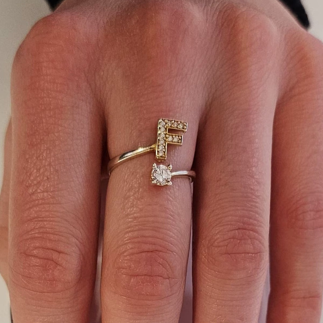 Inel reglabil cu initiala F din argint 925 suflat cu aur