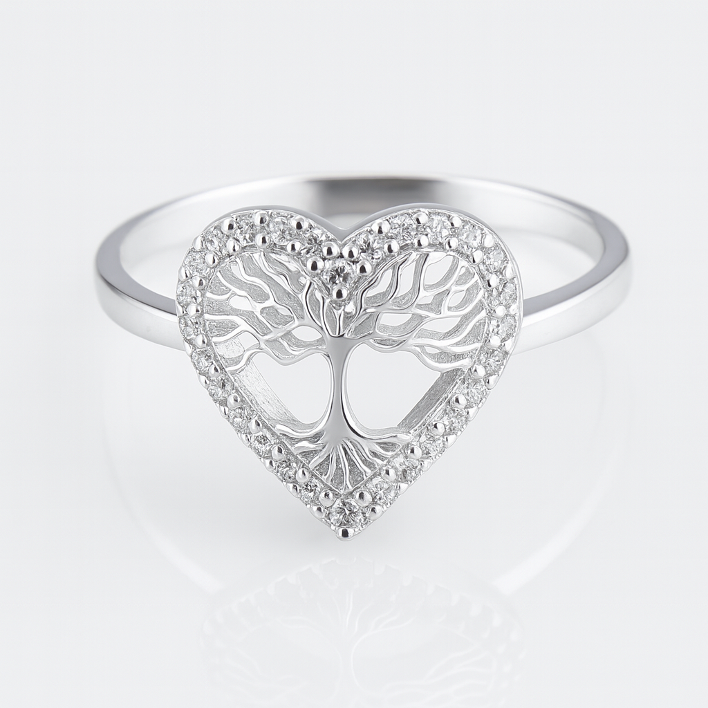 Fotografie profesională inel Copacul Vieții din argint 925, design inimă, strălucire rafinată, bijuterie simbol al iubirii și echilibrului.