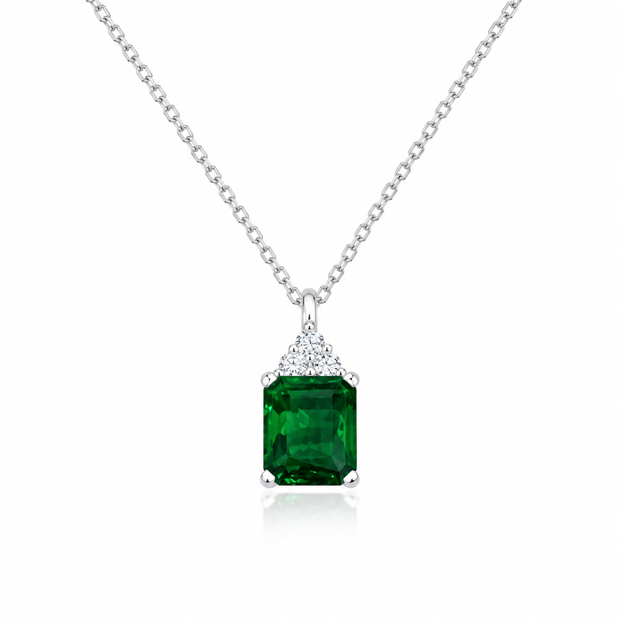 Colier din Argint 925 cu Pandantiv Verde Emerald și Zirconii – Eleganță Rafinată și Strălucire Atemporală. C233