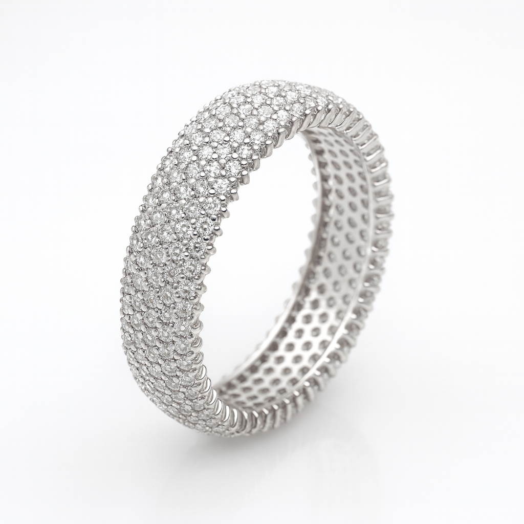 Inel eternity din argint 925 pentru femei, cu zirconii albe micro pave, finisaj lucios, greutate aproximativ 3.5 grame, prezentat pe fundal alb lucios, bijuterie elegantă cu cutie cadou, factură și certificat de conformitate .fundal alb