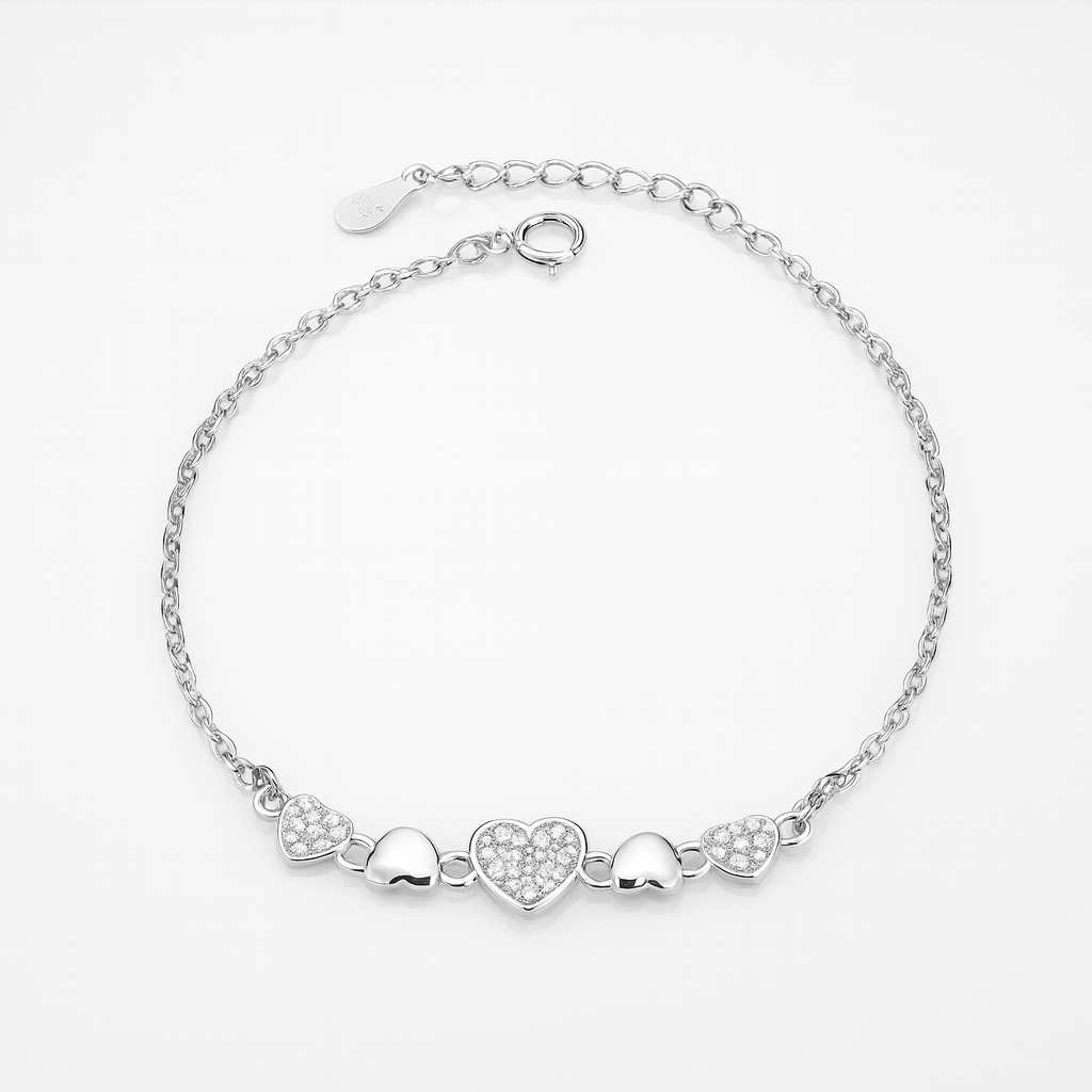 Brățară elegantă din argint 925 rodiat cu inimioare strălucitoare și lanț subțire, lungime ajustabilă 16+3 cm, fotografiată pe fundal alb lucios tip e-commerce, simbol al iubirii și rafinamentului feminin, fundal alb