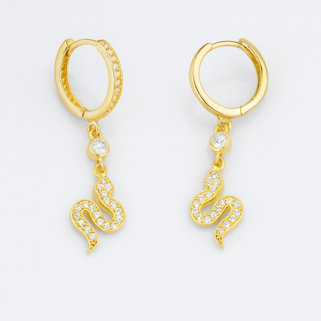 Cercei Serpente din argint 925 placat cu aur de 14K, în formă de șarpe cu cristale cubic zirconia, prezentați pe fundal alb lucios, bijuterie elegantă pentru femei. CERCEI SARPE