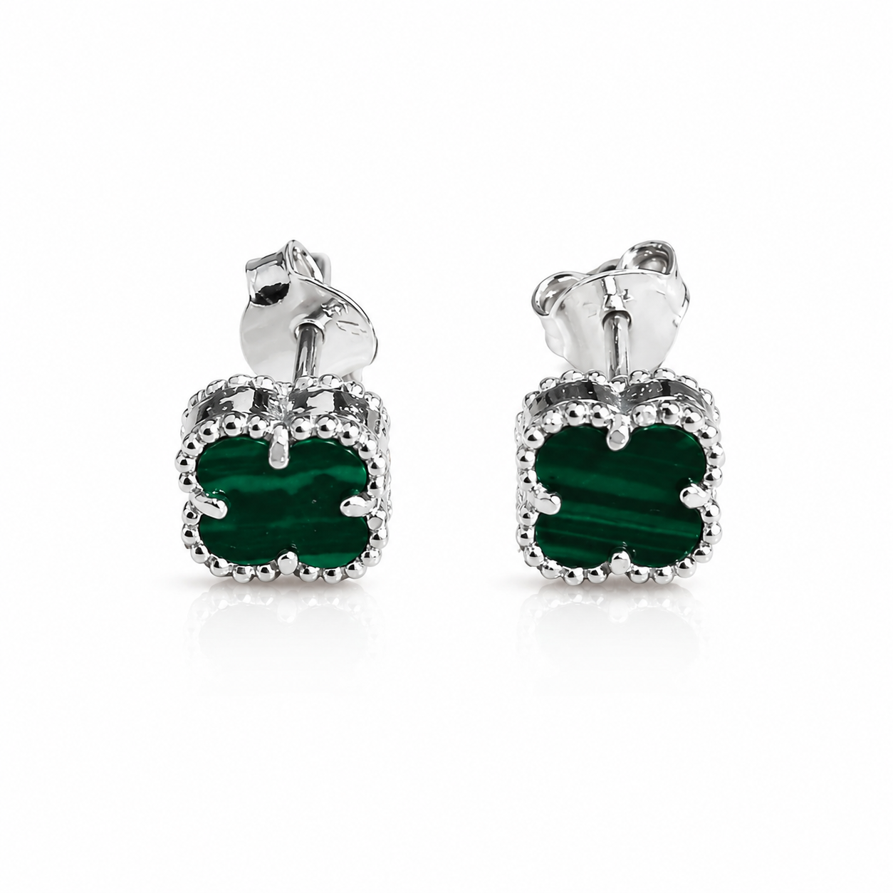 Cercei din Argint 925 cu Malachit Verde Tip Van Cleef 7x7 mm – Închidere cu Șurub. CD378