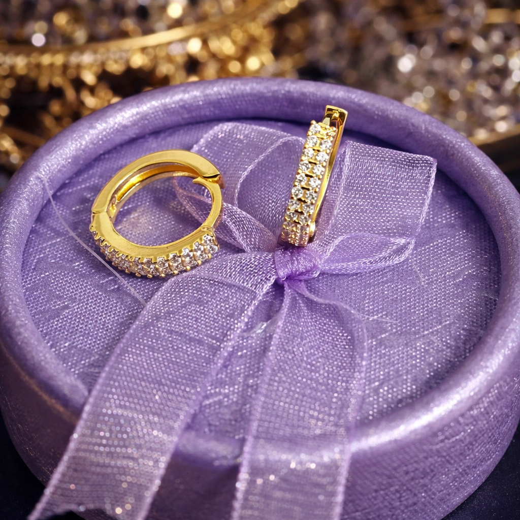 Cercei Rotunzi Huggie din Argint 925 Placat cu Aur 14K cu Zirconii Strălucitoare – Diametru 14 mm, Cercei Eleganți Damă. CD537