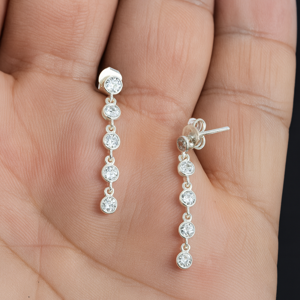 Cercei lungi din argint 925 cu pietre cubic zirconia – rafinament și eleganță deosebită