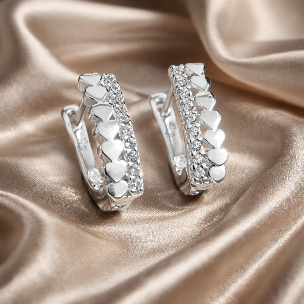 Cercei din Argint 925 cu Inimi Delicate și Zirconii Strălucitoare, 14 mm – Eleganță Romantică și Finisaj Premium. CD526