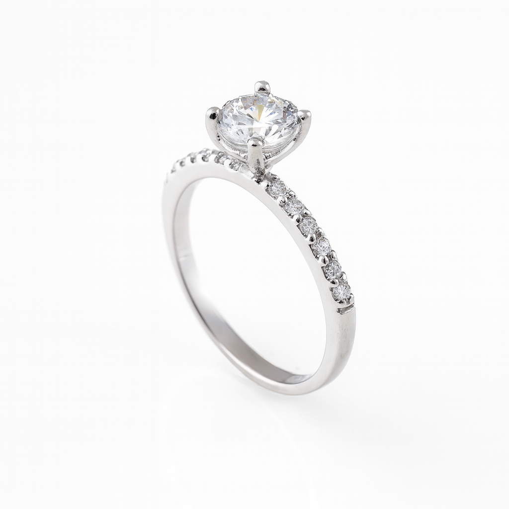 Inel de logodnă din argint 925 cu piatră strălucitoare, montură elegantă cu detalii fine pe bandă, bijuterie autentică marcată și verificată ANPC.