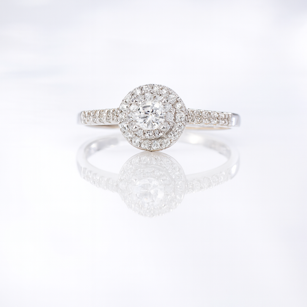 Inel din argint 925 cu zirconii strălucitoare „Eternal Spark”, verificat și marcat ANPC, aproximativ 2.15 grame, prezentat pe fundal alb lucios, stil e-commerce, livrat cu cutie de bijuterii cadou, factură și certificat de conformitate – simbol al iubirii eterne și al eleganței feminine.