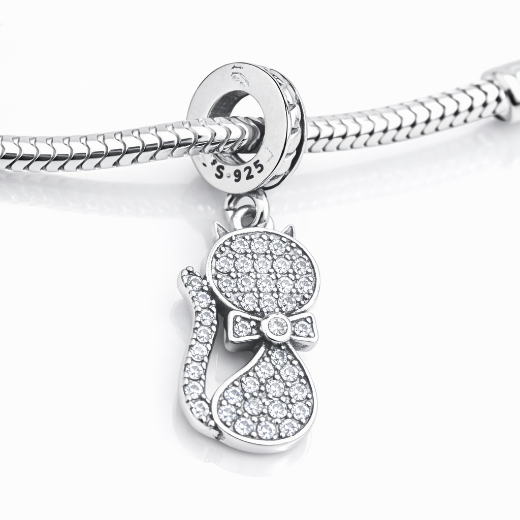 Charm Pisică Argint 925 cu Zirconii Albe Strălucitoare – Pandantiv Elegant 3.6 cm pentru Brățări Tip Pandora