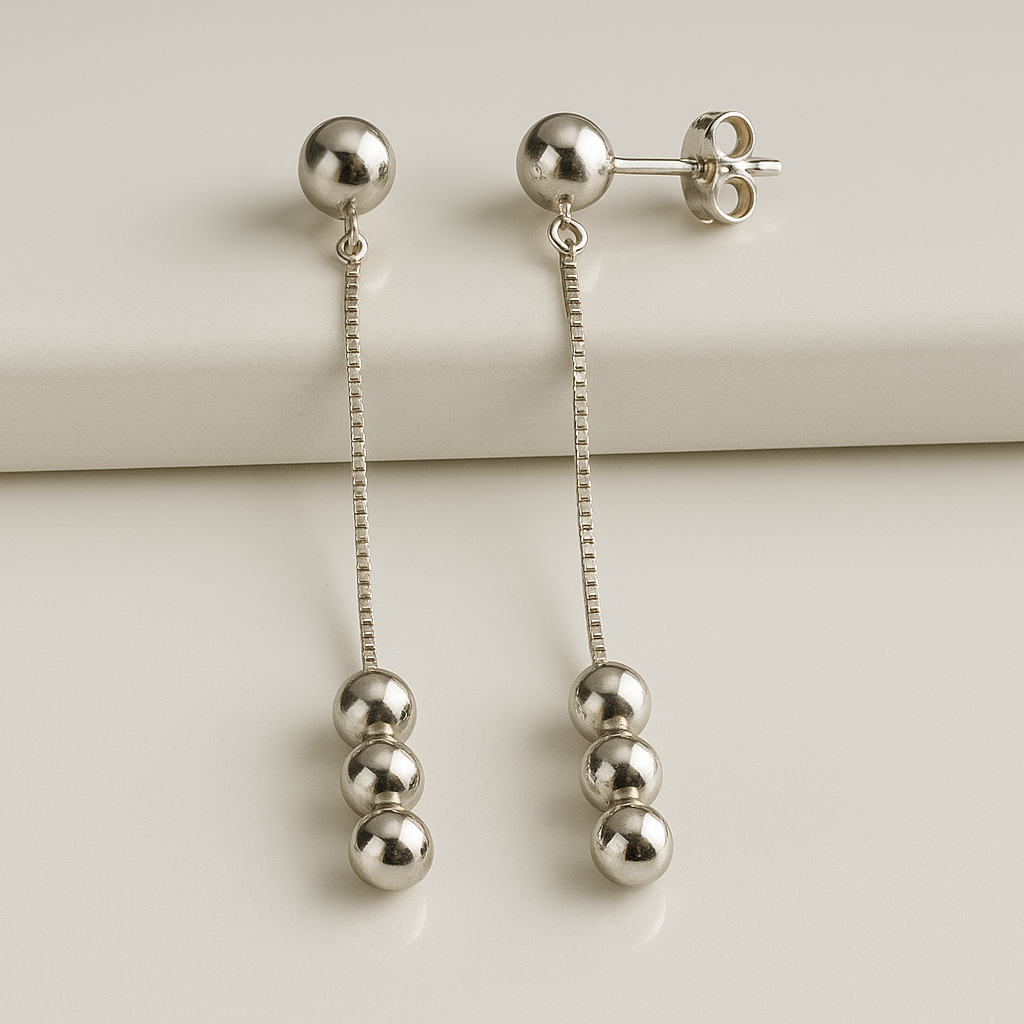 Cercei lungi din argint 925 rodiat cu bile mobile, 5.5 cm, finisaj lucios și design elegant