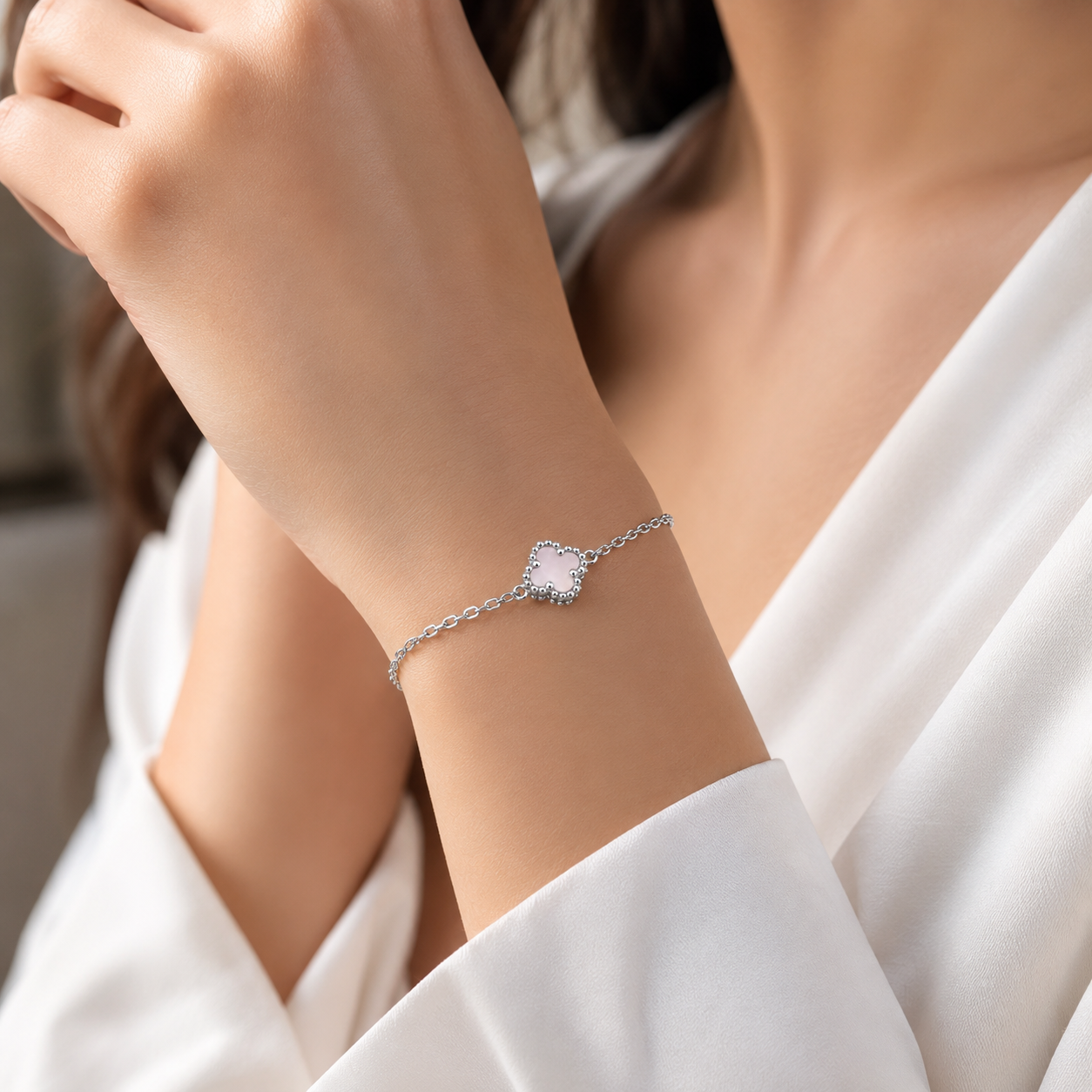Brățară din Argint 925 Rodiat cu Sidef Roz, Model Trifoi Elegant, Inspirată de Stilul Van Cleef, Ajustabilă 16+5 cm. BD348