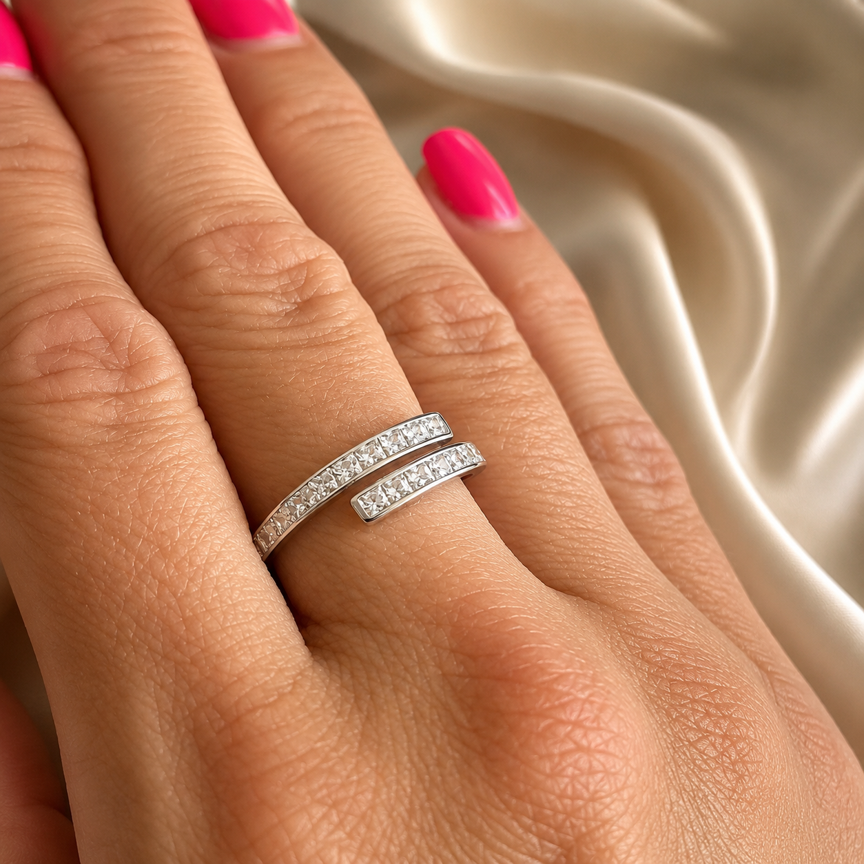 Inel din Argint 925 Rodiat Reglabil „Armonia Eternă” cu Zirconii Princess. ID525