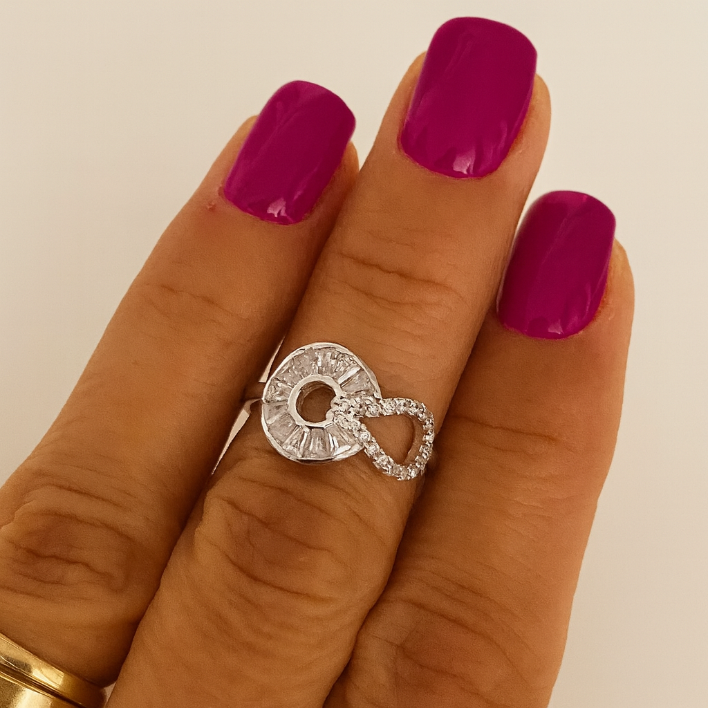 Inel elegant din argint 925 rodiat cu zirconii baguette, design circular strălucitor, fotografiat pe deget, bijuterie rafinată pentru femei, 2.1 grame, ambalaj cadou inclus.