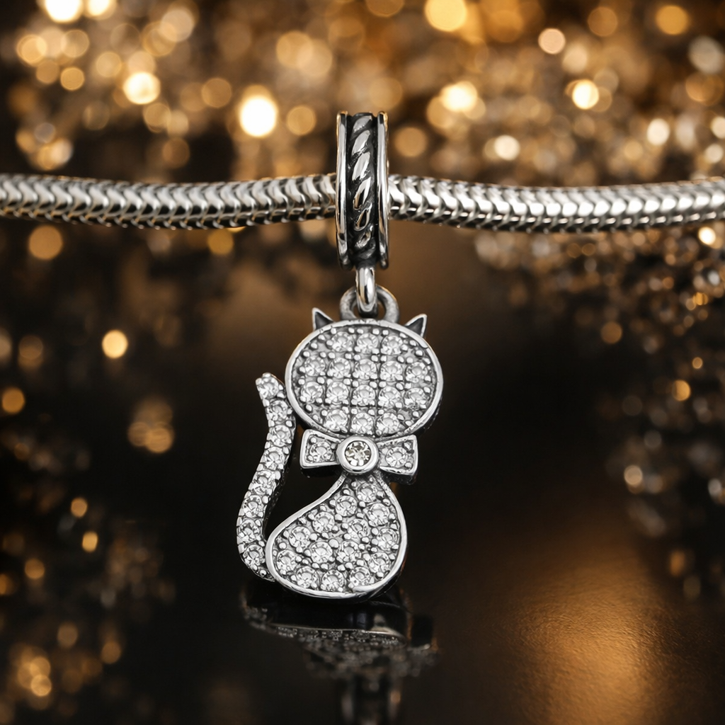 Charm Pisică Argint 925 cu Zirconii Albe Strălucitoare – Pandantiv Elegant 3.6 cm pentru Brățări Tip Pandora