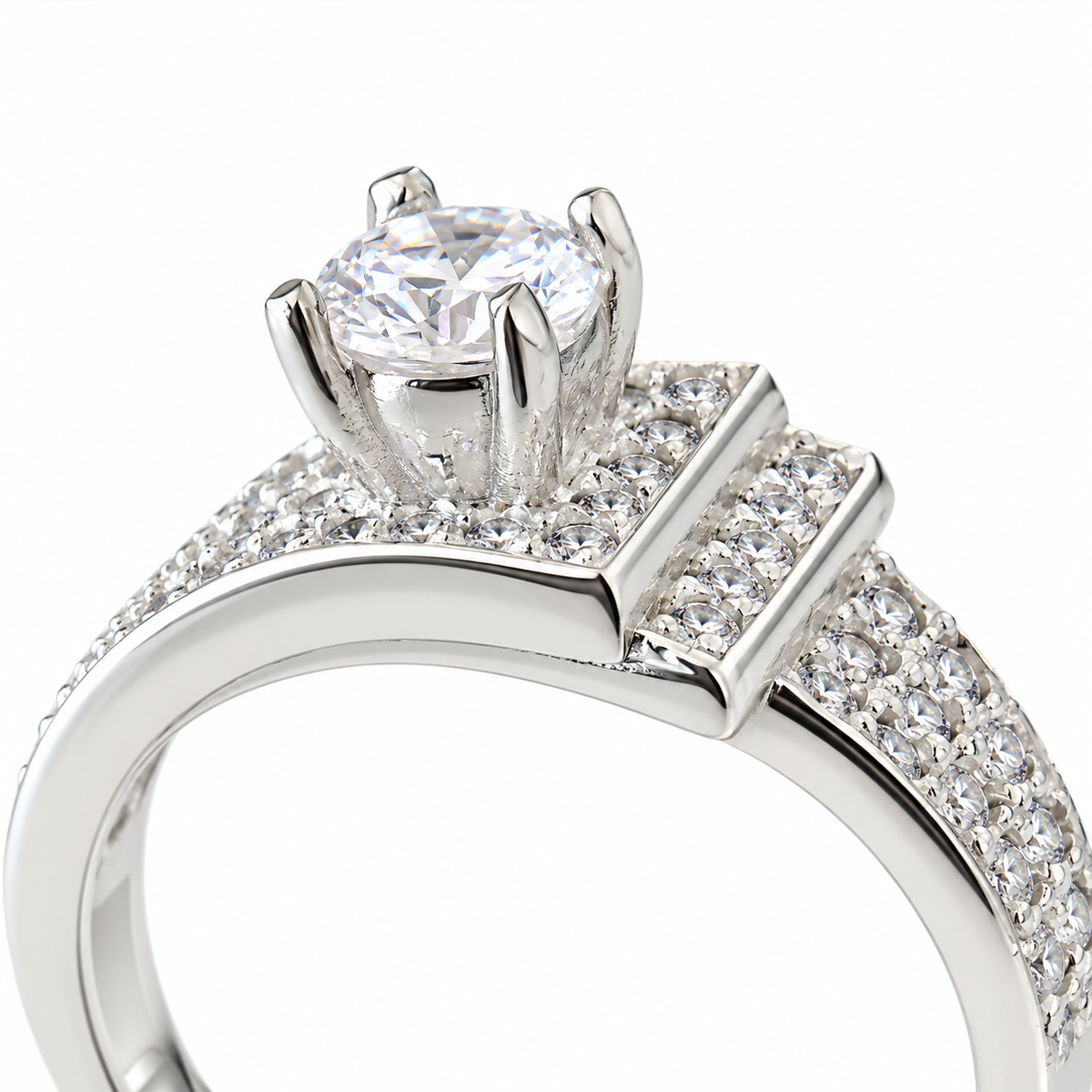 Inel din Argint 925 „Imperial Radiance” – Eleganță Regală cu Piatră Centrală Strălucitoare și Cristale Fine, 3,55 gr. ID584