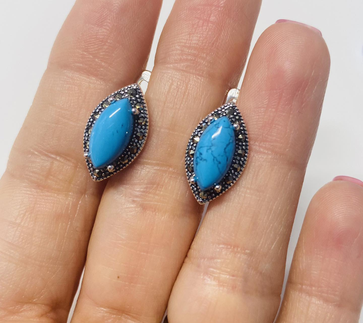 Cercei din argint 925 cu turcoaz reconstruit și marcasite Infinity Bijoux