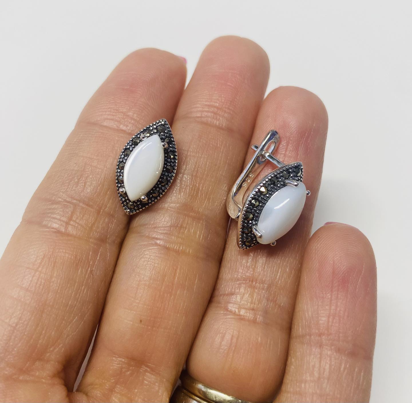 Cercei cu tortita din argint 925 cu sidef si marcasite naturale Antonela