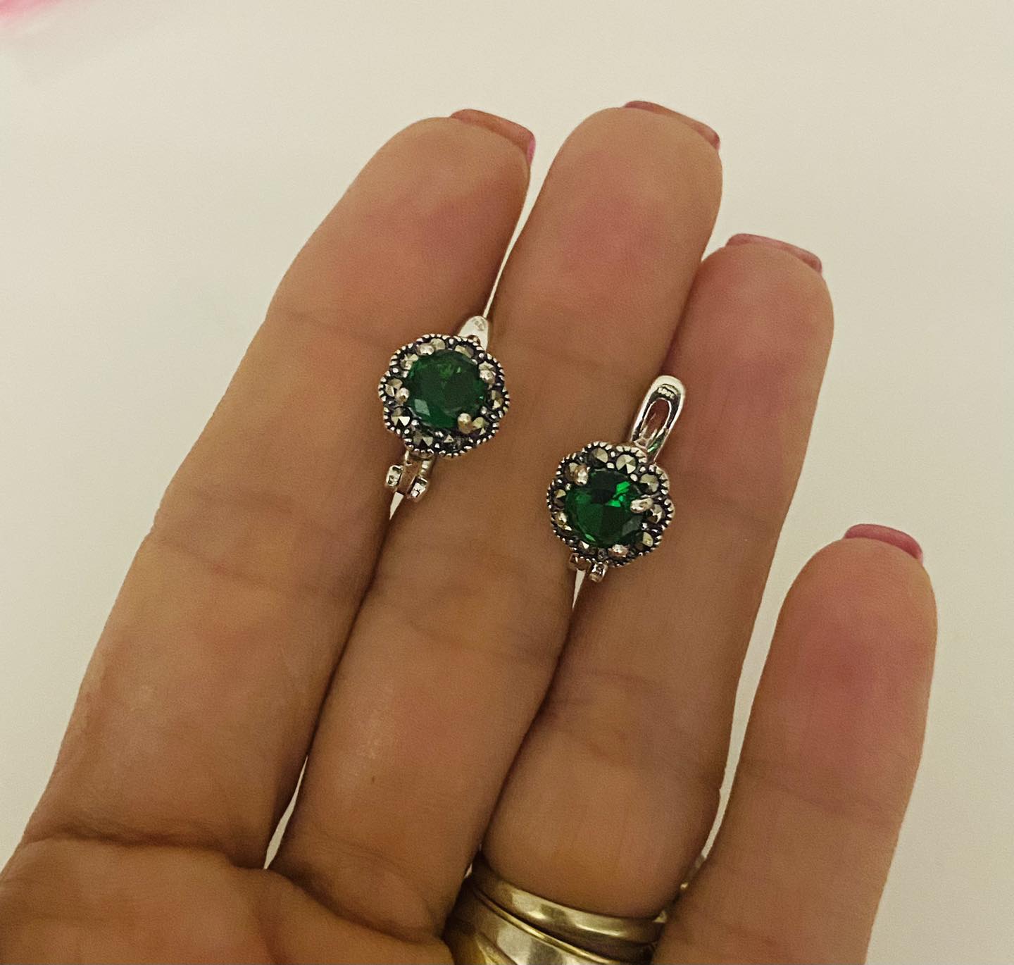 Cercei din Argint 925 cu Piatra Verde Smarald și Marcasite "Elegant Vintage"