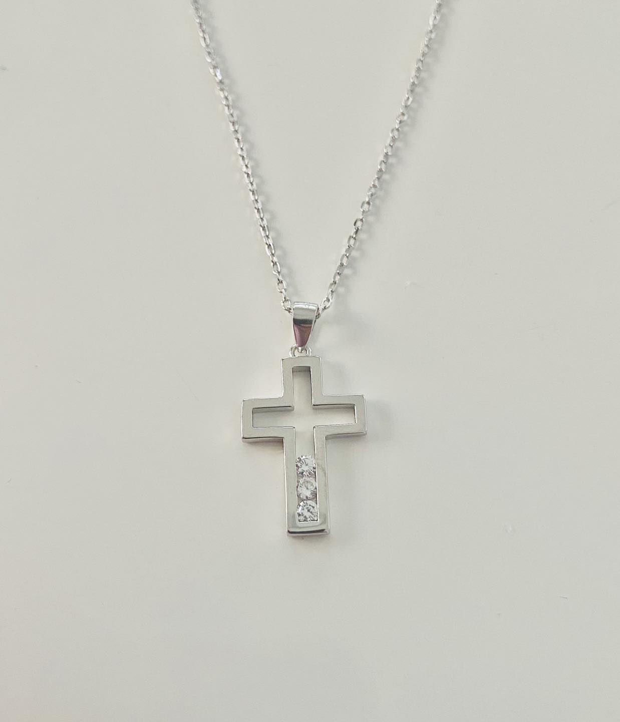 Colier din Argint 925 cu Pandantiv Cruce și Cristale Zirconiu