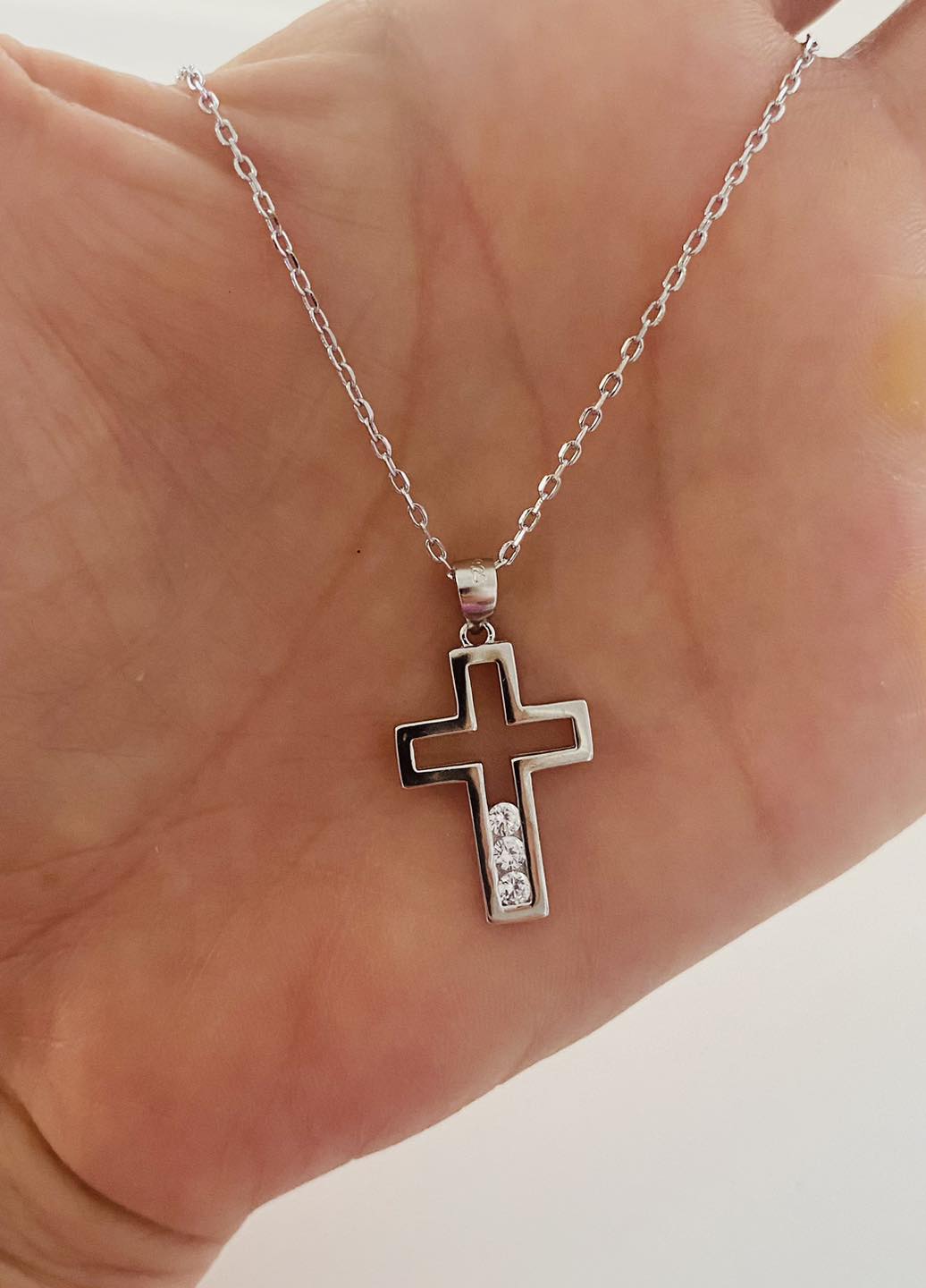 Colier din Argint 925 cu Pandantiv Cruce și Cristale Zirconiu