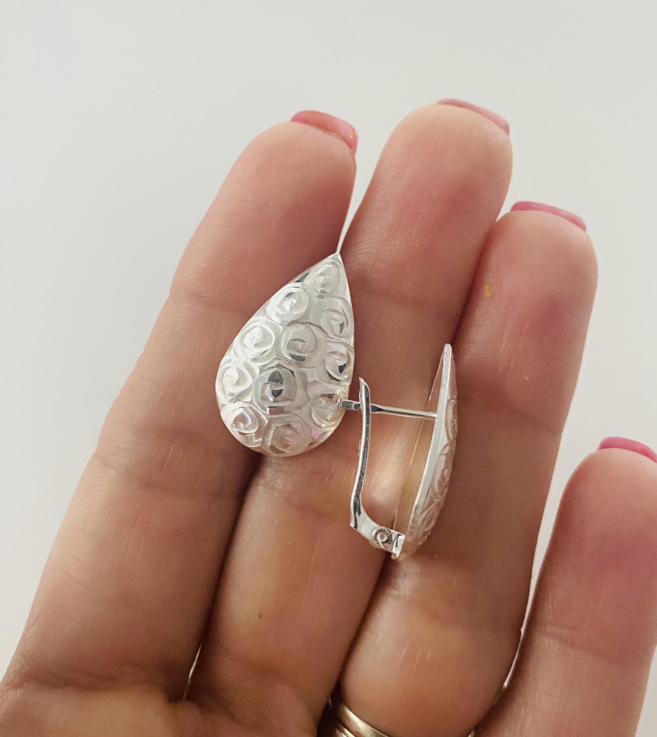 Cercei  din Argint 925 Lacrima Florală, Model Gravură Spiralată