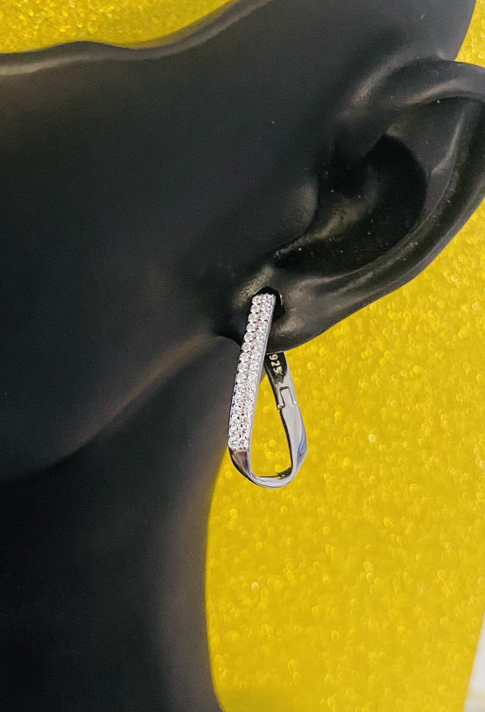 Cercei eleganți cu zirconii strălucitoare din Argint 925 rodiat, lungime 2 cm, colecția Infinity Bijoux