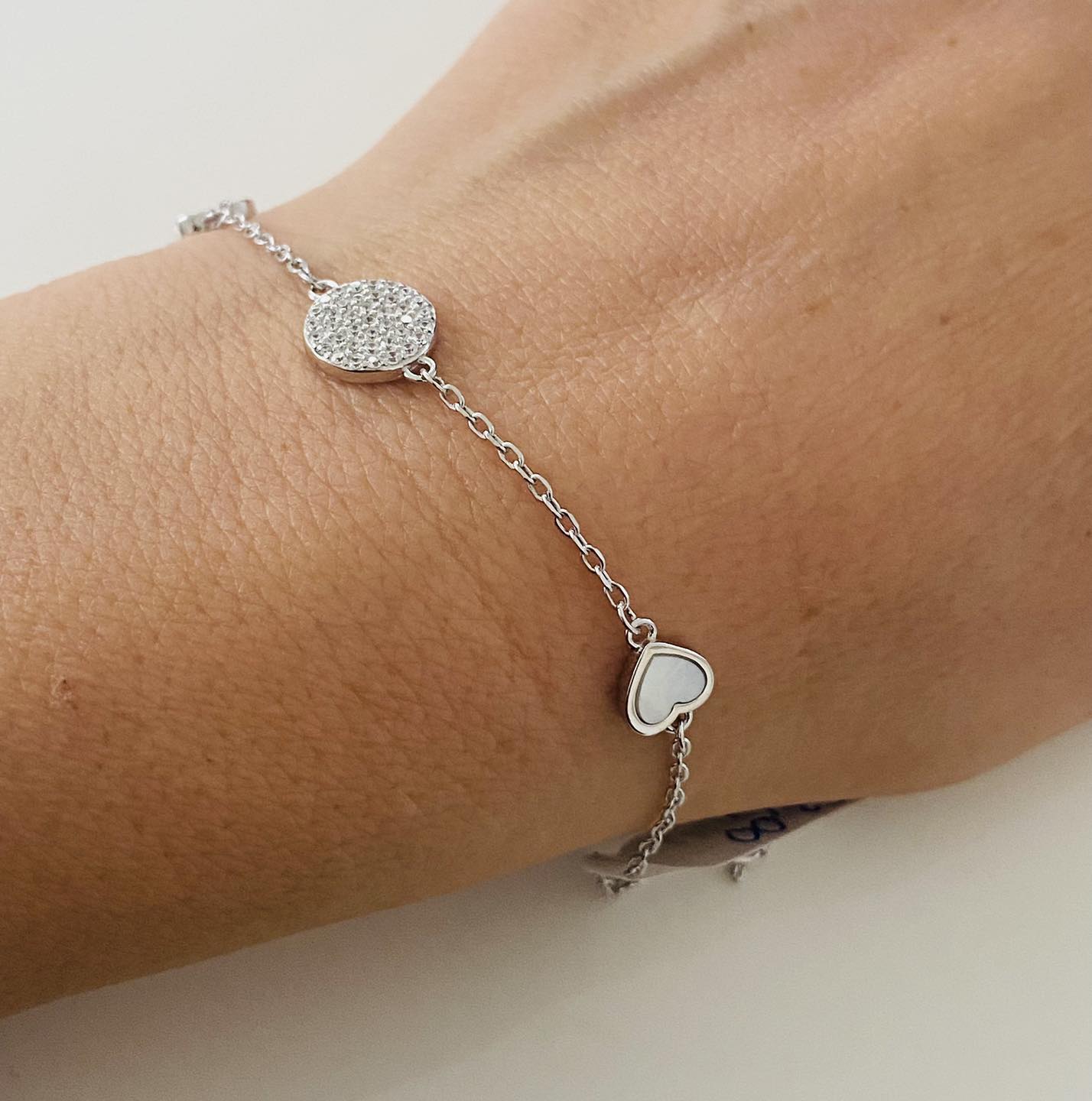 Brățară delicată cu inimioare sidef și medalion zirconii din Argint 925, ajustabilă, colecția Infinity Bijoux