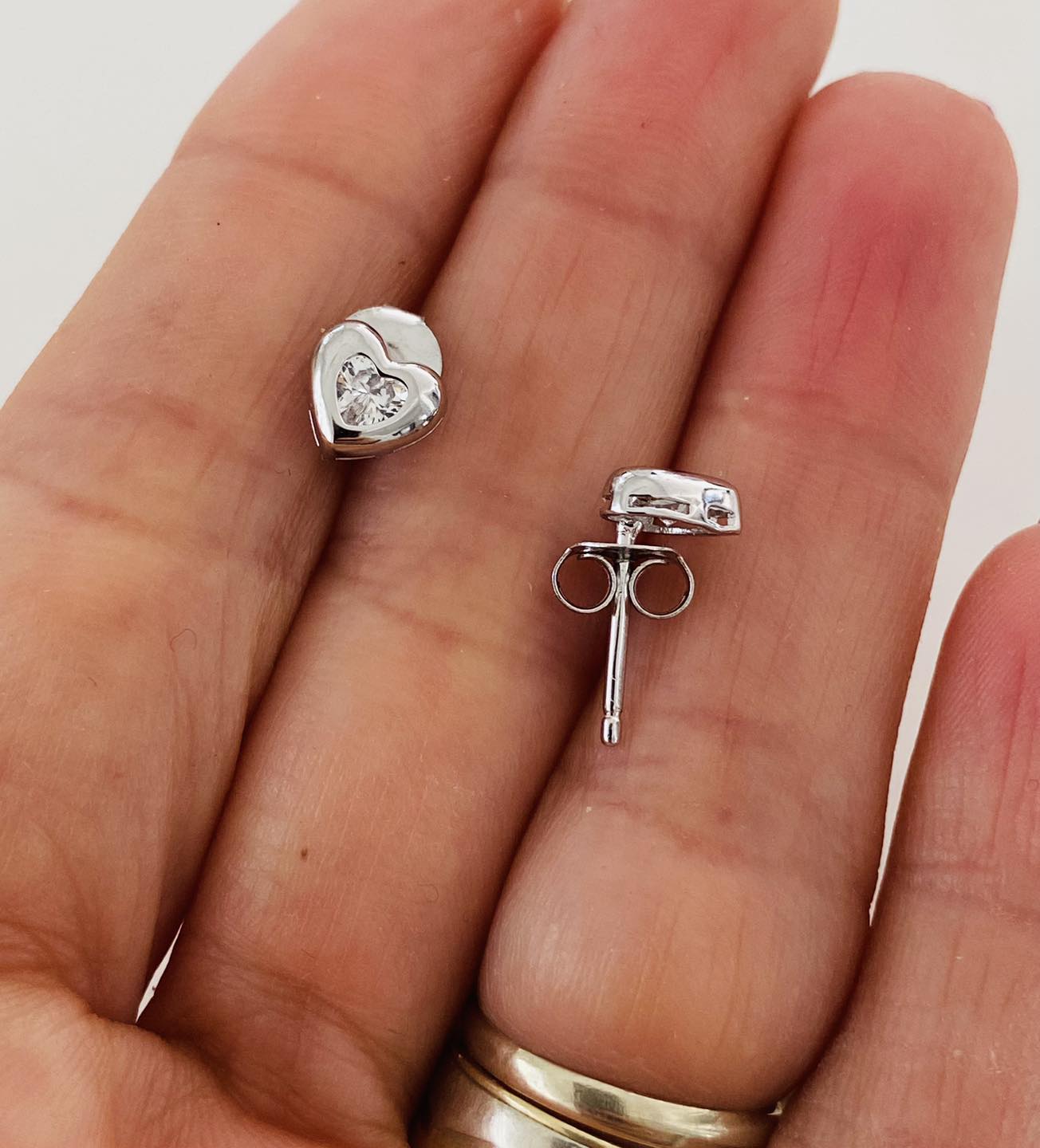 Cercei inimă din argint 925 cu inchidere tip surub