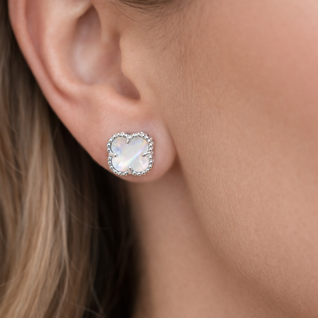 Cercei Argint 925 Rodiat cu Sidef Alb 8 mm – Trifoi Elegant Simbol Noroc | Cadou Premium Femei – InfinityBijoux.ro. CD376