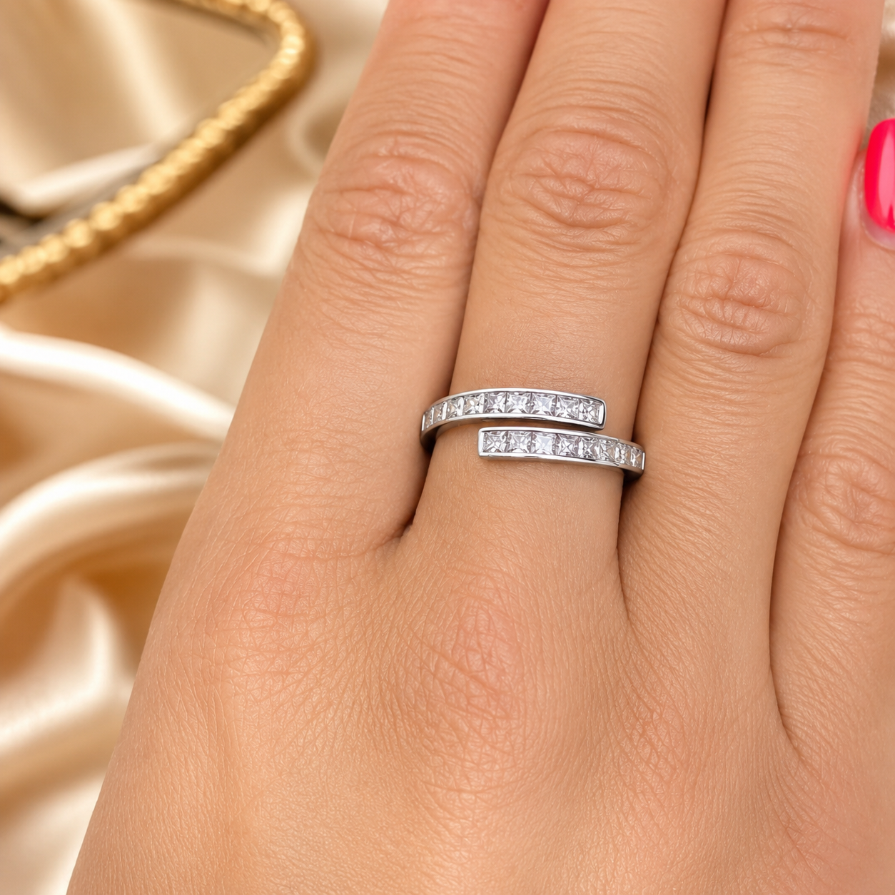 Inel din Argint 925 Rodiat Reglabil „Armonia Eternă” cu Zirconii Princess. ID525