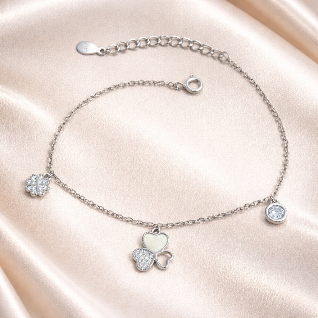 Brățară din Argint 925 Rodiat „Charm Elegance” – Trifoi 12 mm, Inimioare cu Zirconii & Sidef, Reglabilă 17+3 cm. BD418