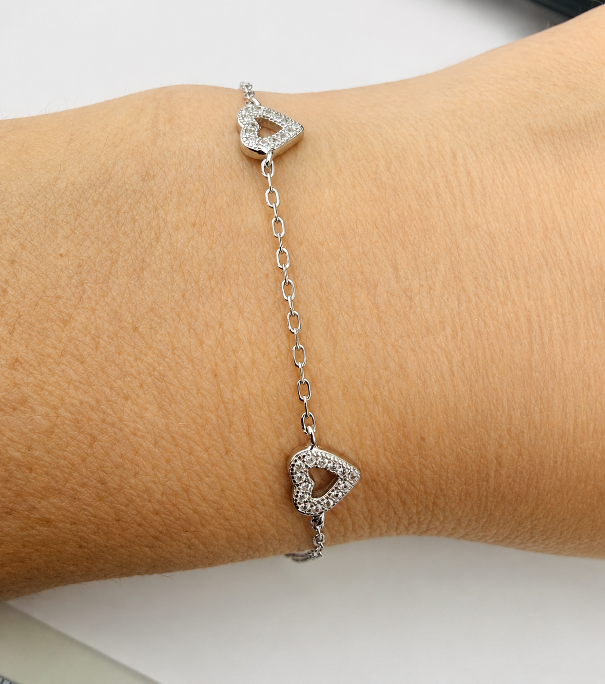 Brățară Argint 925 cu Inimi și Zirconii – Elegantă, Reglabilă 17+4 cm, Cadou Romantic pentru Femei.. BD439