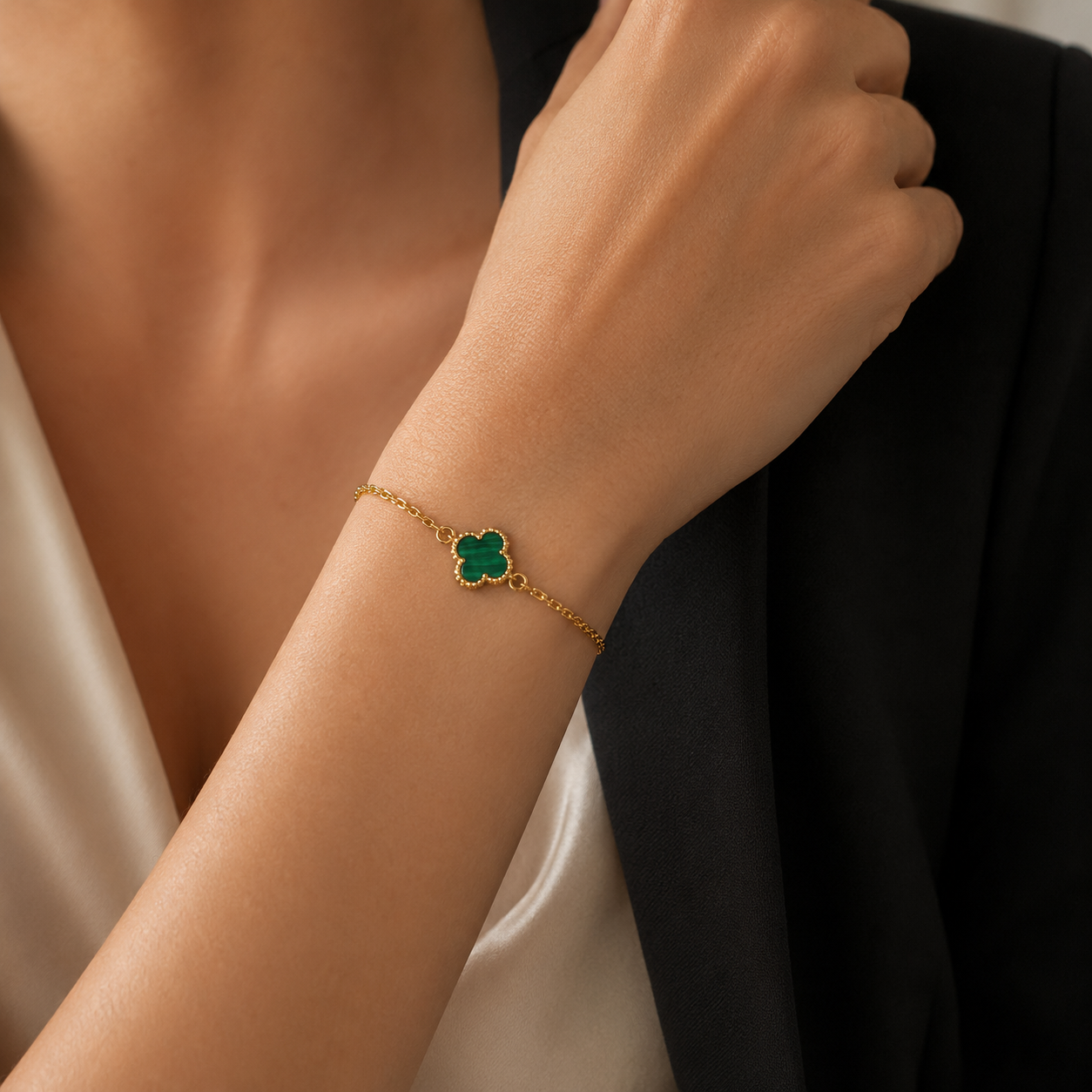 Brățară Clover Green Luxury din Argint 925 Placat cu Aur 14K și Malachit Verde – Model Inspirat Van Cleef, Ajustabilă 18+4 cm. BD303