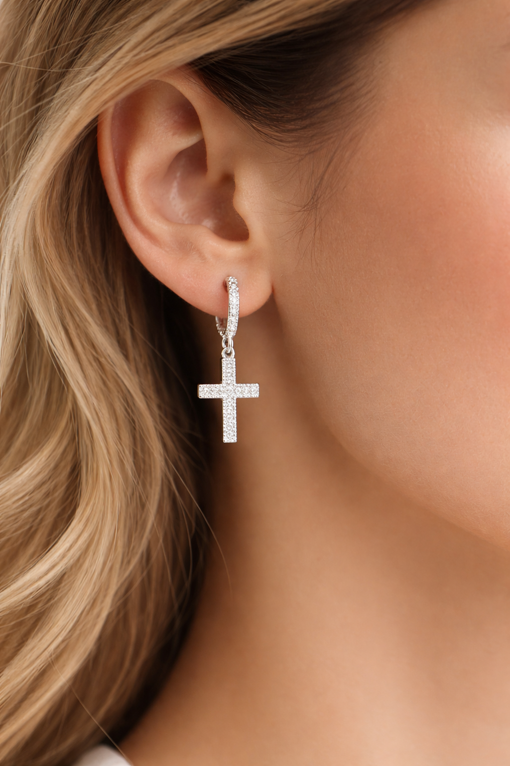 Cercei din Argint 925 cu Cruce și Zirconii Strălucitoare – Cercei Damă Eleganți cu Tortiță, 2.8 cm. CD528